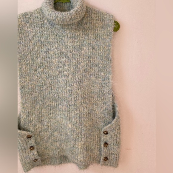 INDIE & COLD turtleneck sweater vest NWOT - Picture 2 of 5